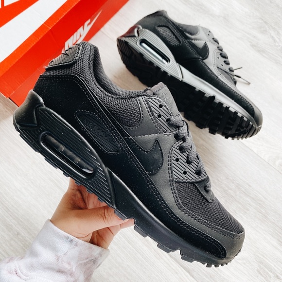 Nike Shoes - Nike air max 90 black